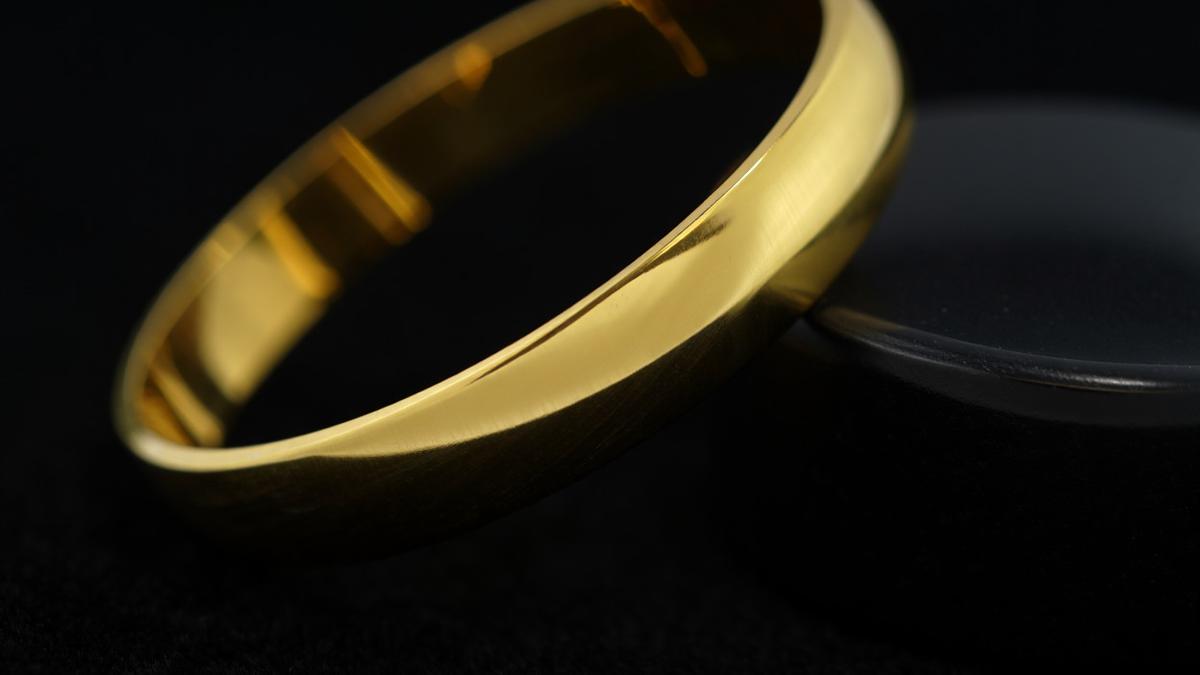 7 Model Gelang Emas Bangle Mewah 2025, Kilau Investasi di Pergelangan Tangan