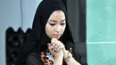 Selasa (19/8/14), aktris Nikita Willy tampil berbeda dengan memakai hijab, Jakarta. (Liputan6.com/Panji Diksana)