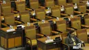 Sebanyak 275 orang tidak hadir dalam rapat yang beragenda p‎engambilan keputusan terhadap RUU tentang Panas Bumi, RUU Standardisasi dan Penilaian Kesesuaian, Jakarta, Selasa (26/8/14). (Liputan6.com/Johan Tallo)