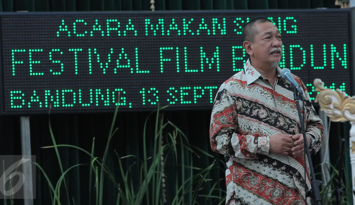 Malam puncak Festival Film Bandung (FFB) 2015 segera tayang di SCTV. Kami menengok lagi kemeriahan FFB tahun lalu. Rangkaian acara FFB 2014 resmi dibuka oleh Wagub Jawa Barat, Deddy Mizwar, diawali dengan jamuan makan siang. (Liputan6.com/Panji Diksana) 