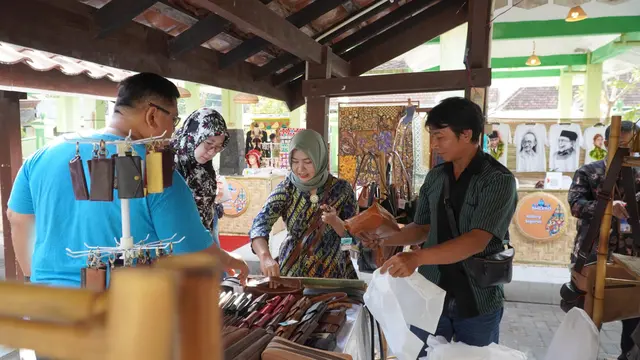 Sebanyak 30 lapak kerajinan lokal dan jajanan tradisional unjuk gigi dalam pameran Pertamina Small Medium Enterprise Expo (SMEXPO) Yogyakarta 2024. Dok