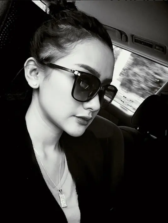 'Di Bandung (meninggalnya). (Cita) Langsung otw Bandung,' tutur Bombom kala dihubungi wartawan, Senin (28/9). (Via Instagram/@Cita_citata)