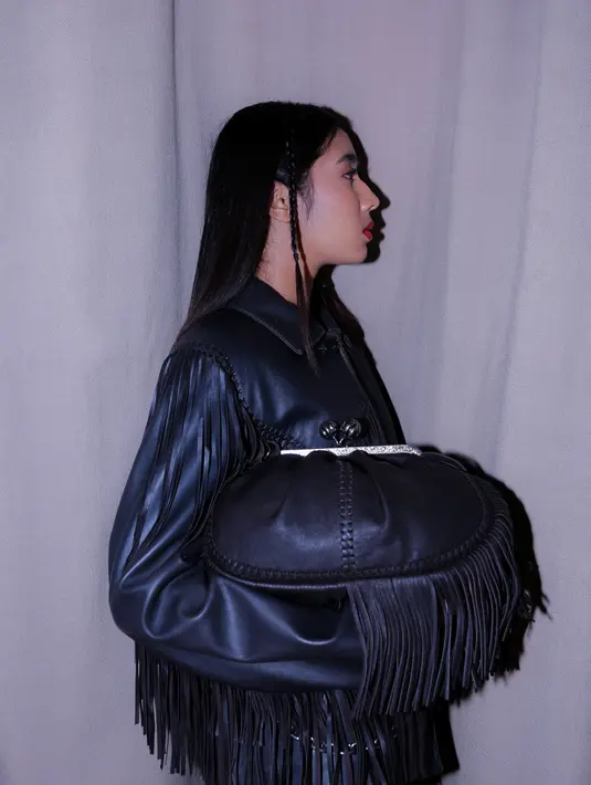 Ready to Wear dan bag: Max Mara Weekend. Makeup by Laura Mercier, Hair by Sisley, Model: Hashi for Studio47. (Foto: Fimela/ Daniel Kampua)