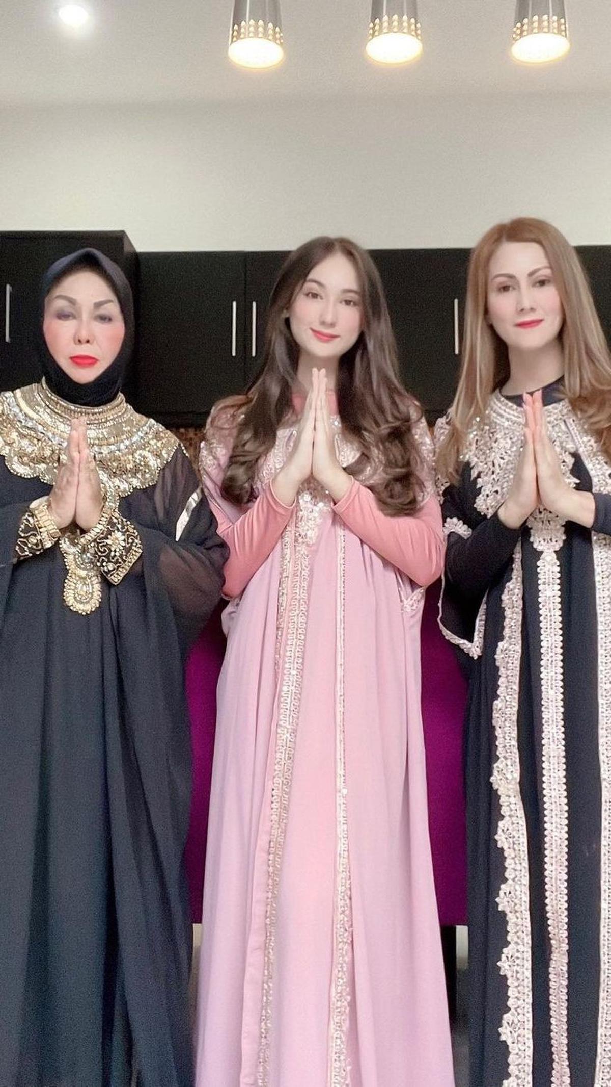 Momen Laura Moane Rayakan Lebaran Bersama Keluarga