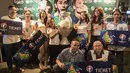 Para pemenang nonton langsung Euro 2016 bersama Carlsberg foto bersama usai pengumuman di Hard Rock Cafe, Jakarta, Rabu (27/4/2016). (Bola.com/Vitalis Yogi Trisna)