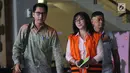 Bupati Kepulauan Talaud, Sulawesi Utara nonaktif Sri Wahyumi Maria Manalip berjalan usai menjalani pemeriksaan di Gedung KPK, Jakarta, Selasa (27/8/2019). Sri Wahyumi diperiksa sebagai tersangka untuk melengkapi berkas P21. (merdeka.com/Dwi Narwoko)