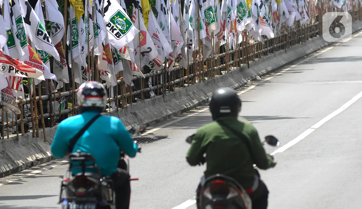 Koordinator Divisi Penanganan Pelanggaran Badan Pengawas Pemilu DKI Jakarta Benny Sabdo menjelaskan pihaknya sudah berkoordinasi dengan kepolisian terkait pengamanan APK. (merdeka.com/Arie Basuki)