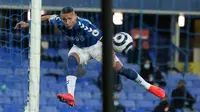 Richarlison. Striker Everton berusia 24 tahun yang didatangkan dari Watford pada awal musim 2018/2019 ini telah 3 musim bersama Everton hingga kini. Total ia sudah mengemas 37 gol di ajang Premier League bersama Everton dan Watford. (AFP/Clive Brunskill/Pool)