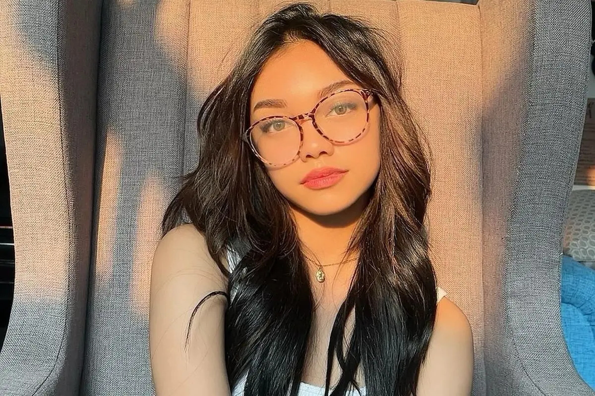 Gaya makeup Naura Ayu