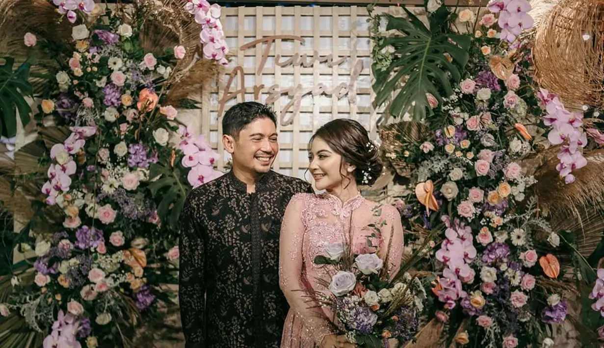 Tiwi Eks T2 (Instagram/theexomoto)