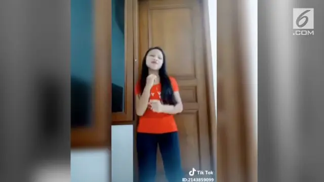 VIDEO: Asyik Joget Saat Ngevlog, Cewek Ini Malah Jatuh