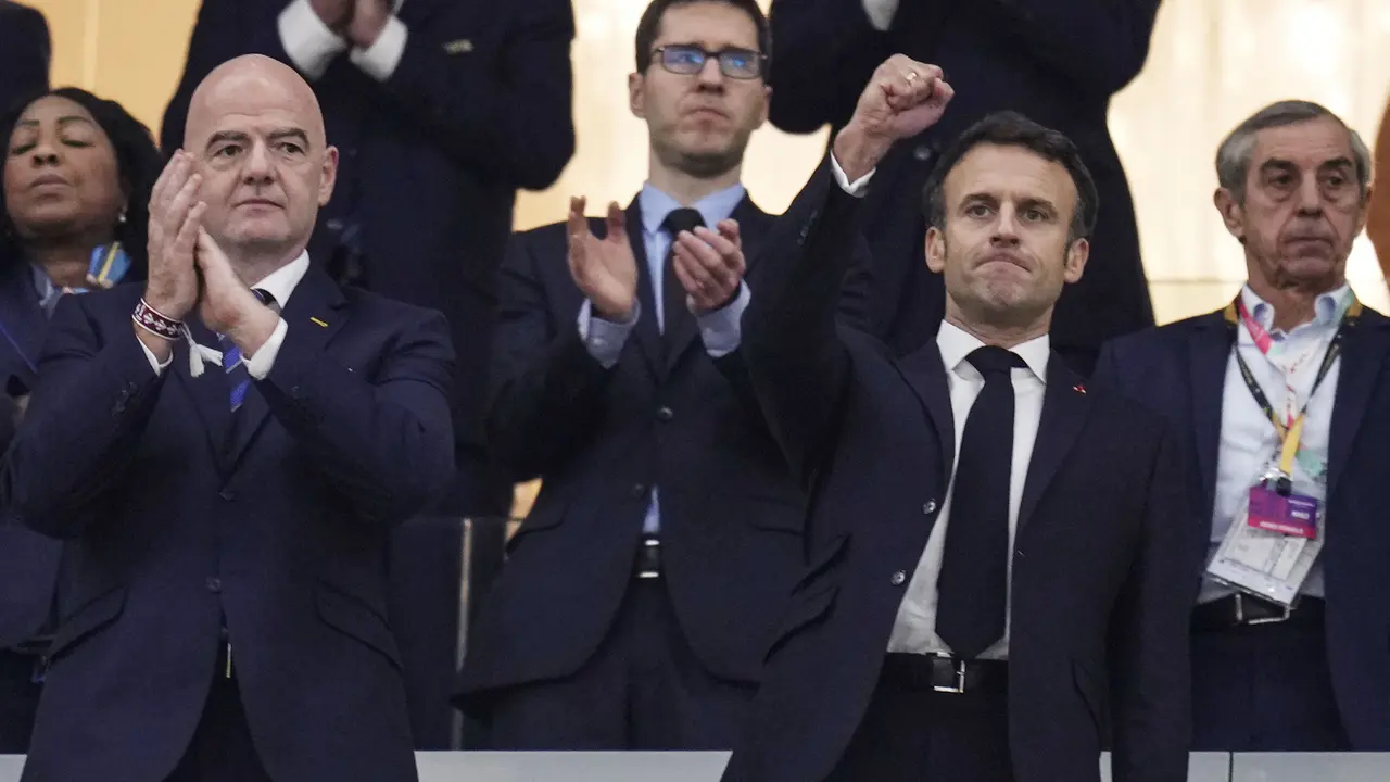 Foto: Momen Presiden Emmanuel Macron Dukung Langsung Timnas Prancis Menghadapi Maroko di Semi Final Piala Dunia 2022