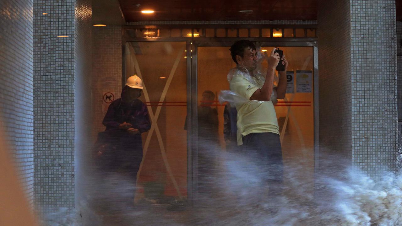 Badai Hato di Hong Kong