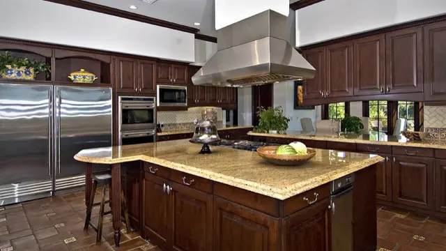 [Bintang] Khloe Kardashian