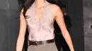 Kim Doyeon juga menarik perhatian dengan penampilannya yang santai tapi membuatnya kelihatan begitu hot. [Dok/Newsen].