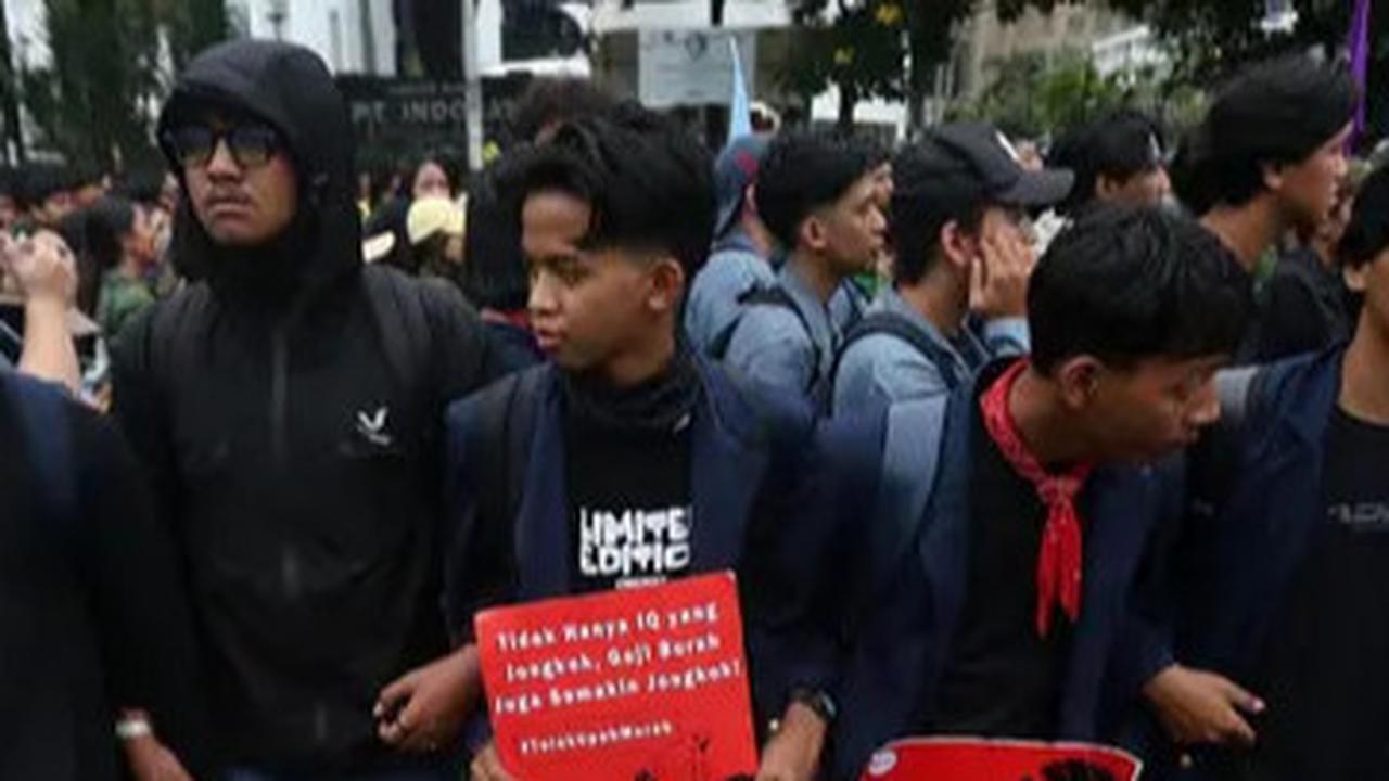 Indonesia Gelap, BEM SI Berunjuk Rasa di Patung Kuda Jakarta