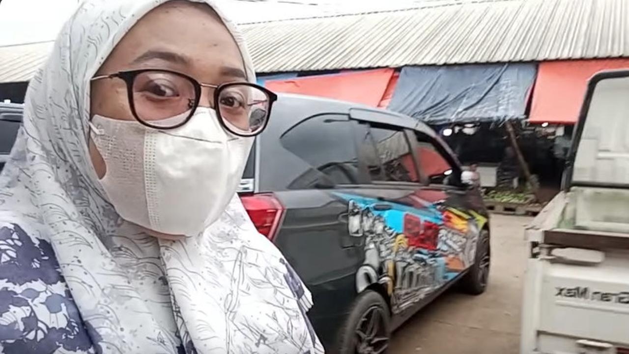 Harga Bahan Pokok Terus Meroket, Wanita Ini Rela Mulung Sayur di Pasar: Alhamdulillah ya Allah
