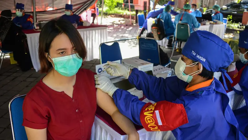 FOTO: Antusiasme Warga Bali Ikuti Vaksinasi Massal COVID-19