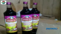 Polisi menggerebek gudang barang bekas yang dijadikan tempat produksi minuman keras oplosan di kawasan Kelapa Gading Barat.