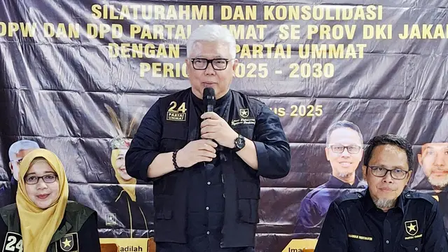 Ketua Umum Partai Ummat Hasil Munas Kemang, Aznur Syamsu saat menyampaikan arahan ke jajarannya. (Istimewa)