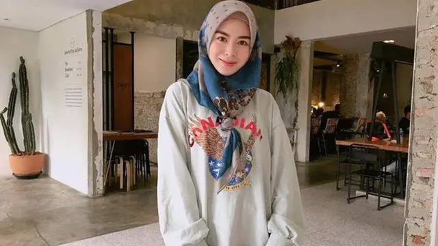 Style santai yang dipilih Ayana Moon © instagram.com/xolovelyayana