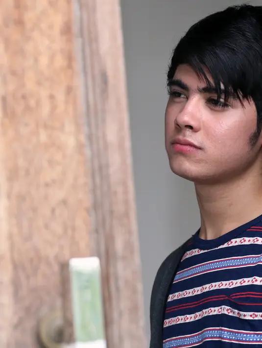 "Lebih enjoy sih kan banyak istirahat. Kepikiran sih ngapain punya banyak duit kalau buat Rumah Sakit. Yah capek aja. Butuh waktu juga buat istirahat," jelasnya lagi. (Adrian Putra/Bintang.com)