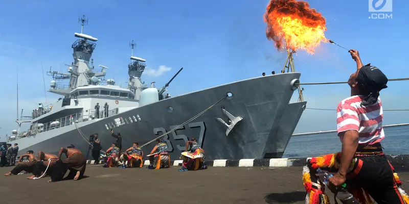 KRI Bung Tomo dan KRI Jhone Lie