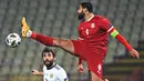 Aleksandar Mitrovic. Striker Serbia berusia 26 tahun yang memperkuat Fulham ini mampu mencetak 10 gol selama fase kualifikasi. Sayang, kinerja positifnya tidak mampu membawa Serbia lolos ke putaran final. (AFP/Andrej Isakovic)