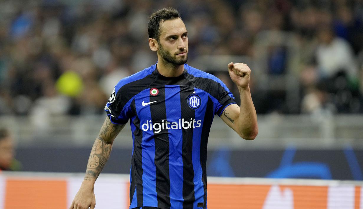 Tambahan tiga poin ini membuat Inter berada di peringkat ke-2 dengan enam poin. Sedangkan Barcelona menelan pil pahit karena dua kali kalah beruntun dan menempatkan mereka di peringkat ke-3 sementara dengan tiga poin. (AP/Antonio Calanni)