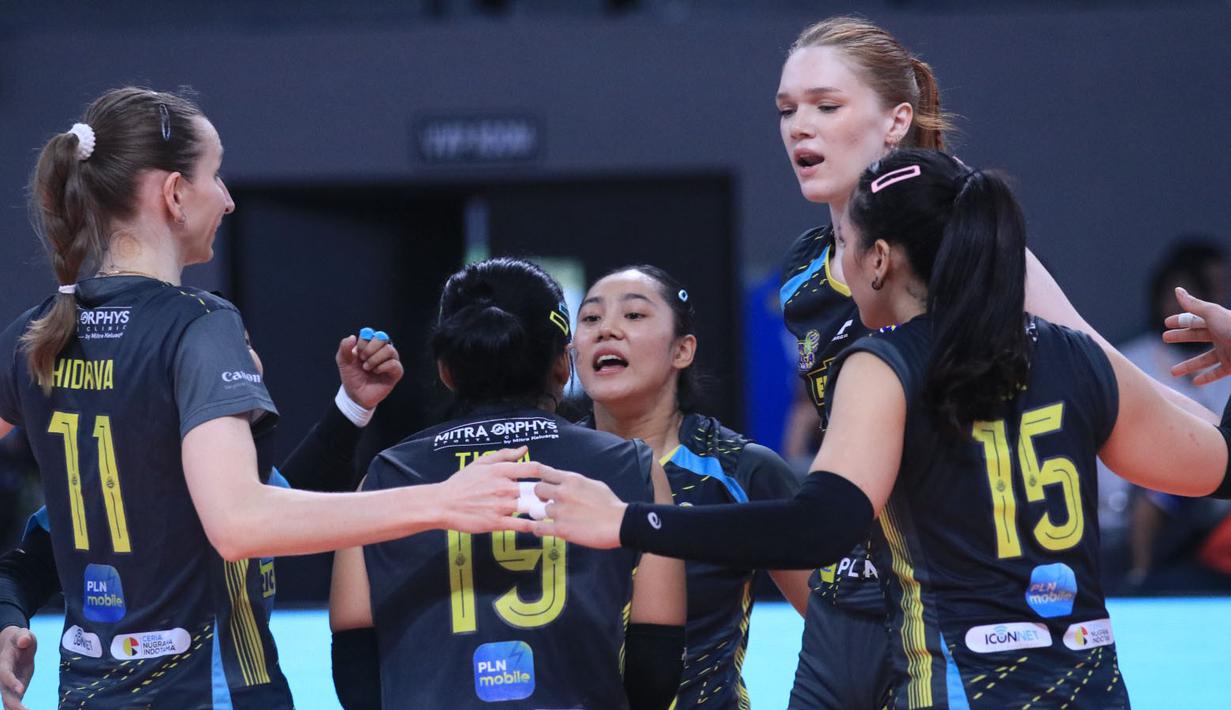 <p>Selebrasi para pemain Jakarta Electric PLN, Nurlaili Kusumah Diningrat (tengah) dkk setelah mencetak angka saat menghadapi Gresik Petrokimia Pupuk Indonesia pada laga seri keempat putaran kedua PLN Mobile Proliga 2024 di GOR Terpadu A. Yani, Pontianak, Sabtu (22/6/2024). Jakarta Electric PLN menang 3-0 (25-23, 25-18, 25-22). (Dok. PBVSI)</p>