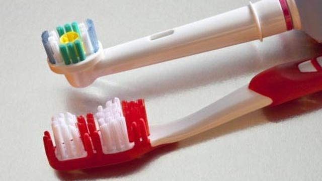 Sikat Gigi Elektrik Vs Sikat Gigi Manual: Mana yang Lebih Efektif?