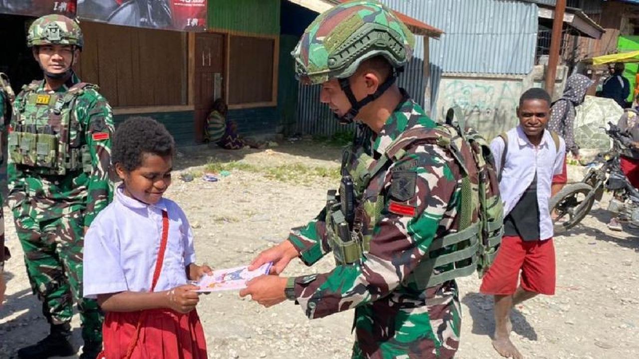 Satgas Yonif 711/RKS Salurkan Bantuan Pendidikan Papua di Waghete, Tingkatkan Minat Belajar