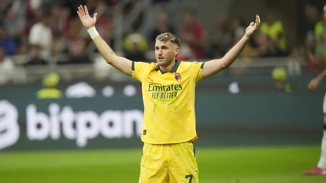 Penyerang AC Milan, Santiago Gimenez