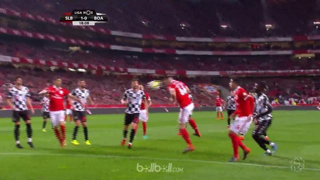Benfica berhasil menang telak dengan skor 4-0 atas Boavista untuk memuncaki klasemen Liga Portugal untuk sementara. Kiper Boavista...