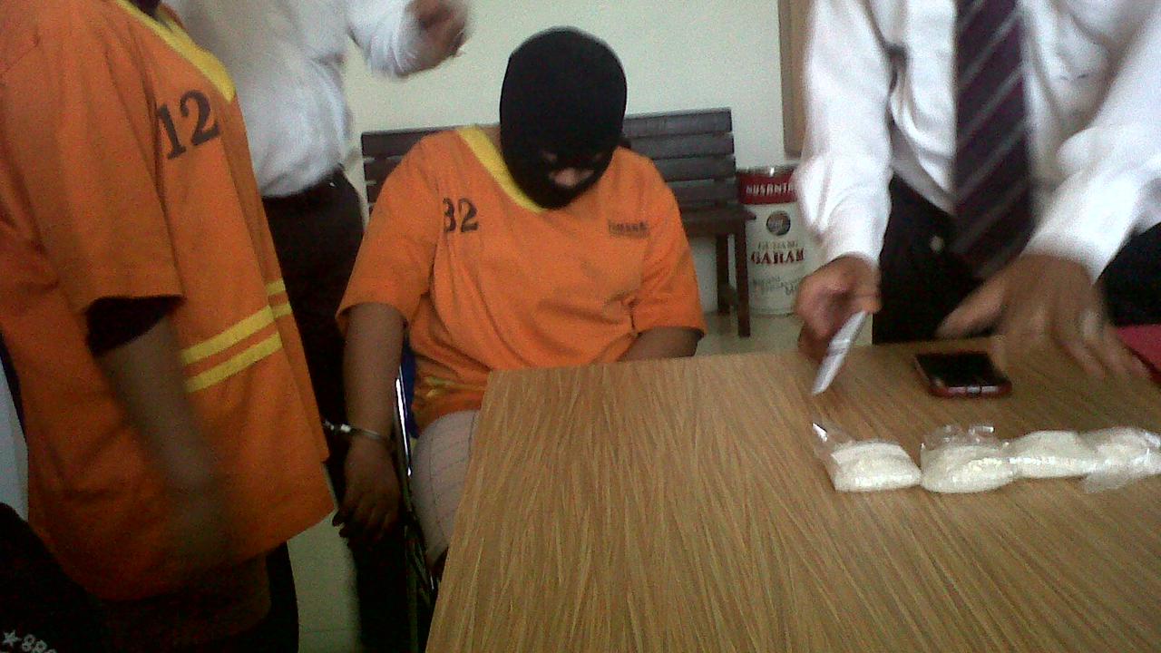 Simpan Sabu di Celana Dalam dan Bra, Dua Perempuan Dibekuk 