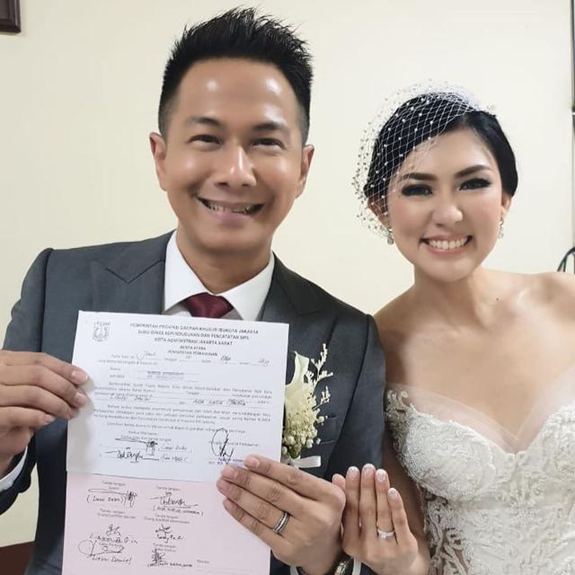 Akhiri Masa Duda, Ini 7 Potret Penikahan Delon dan Aida Chandra