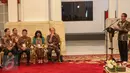 Presiden Jokowi saat memberi kata sambutan pada peringatan Hari Habitat Dunia 2015 di Istana Negara, Jakarta, Selasa (6/10). Hari Habitat Dunia diperingati setiap Senin pertama Oktober. (Liputan6.com/Faizal Fanani)