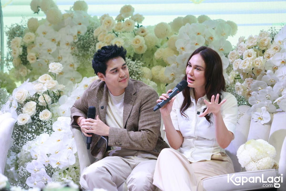 Pernikahan Luna & Maxime Penuh Unsur Personal: Lukisan Ayah Luna Hingga Wajah Ibu Maxime di Kain Melukat