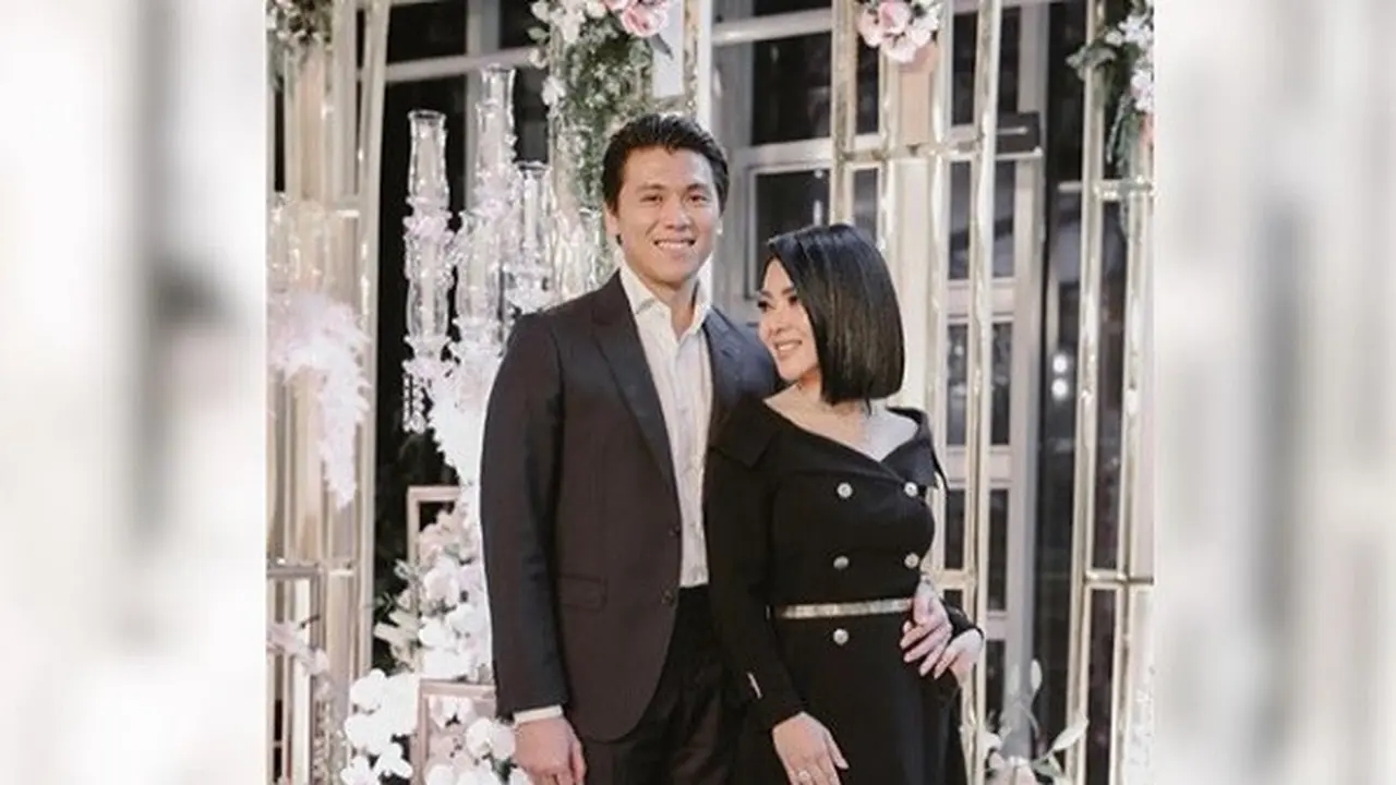Syahrini dan Reino Barack