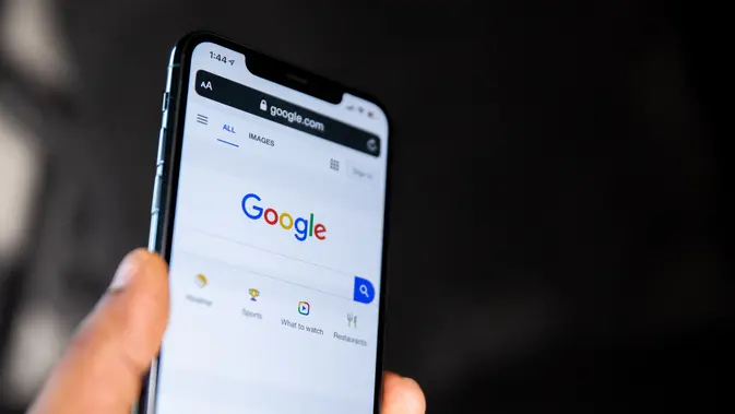 Search Engine Google (Photo by Solen Feyissa on Unsplash)