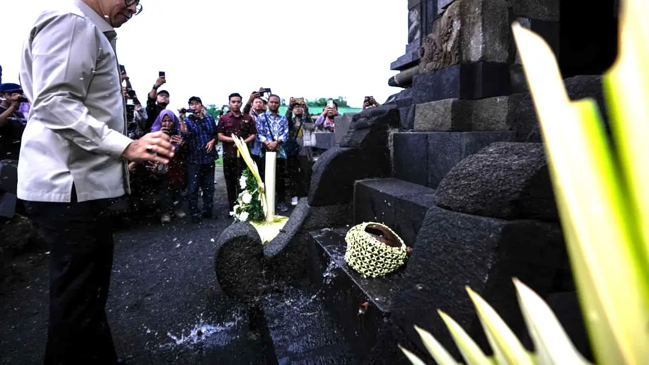 Ilustrasi Fadli Zon meresmikan purna pugar Candi Perwara Deret II No. 19 di Situs Candi Plaosan Lor, Klaten.