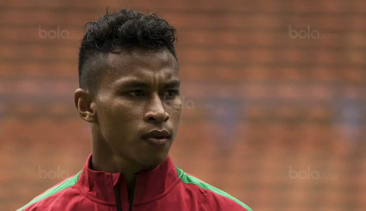 Gelandang Timnas Indonesia, Osvaldo Haay, bersiap menghadapi Thailand pada laga SEA Games di Stadion Shah Alam, Selangor, Selasa (15/8/2017). Kedua negara bermain imbang 1-1. (Bola.com/Vitalis Yogi Trisna)