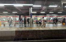 Kereta Jarak Jauh Tabrak KRL di Stasiun Bekasi Timur, KAI Minta Maaf dan Fokus Evakuasi Penumpang
