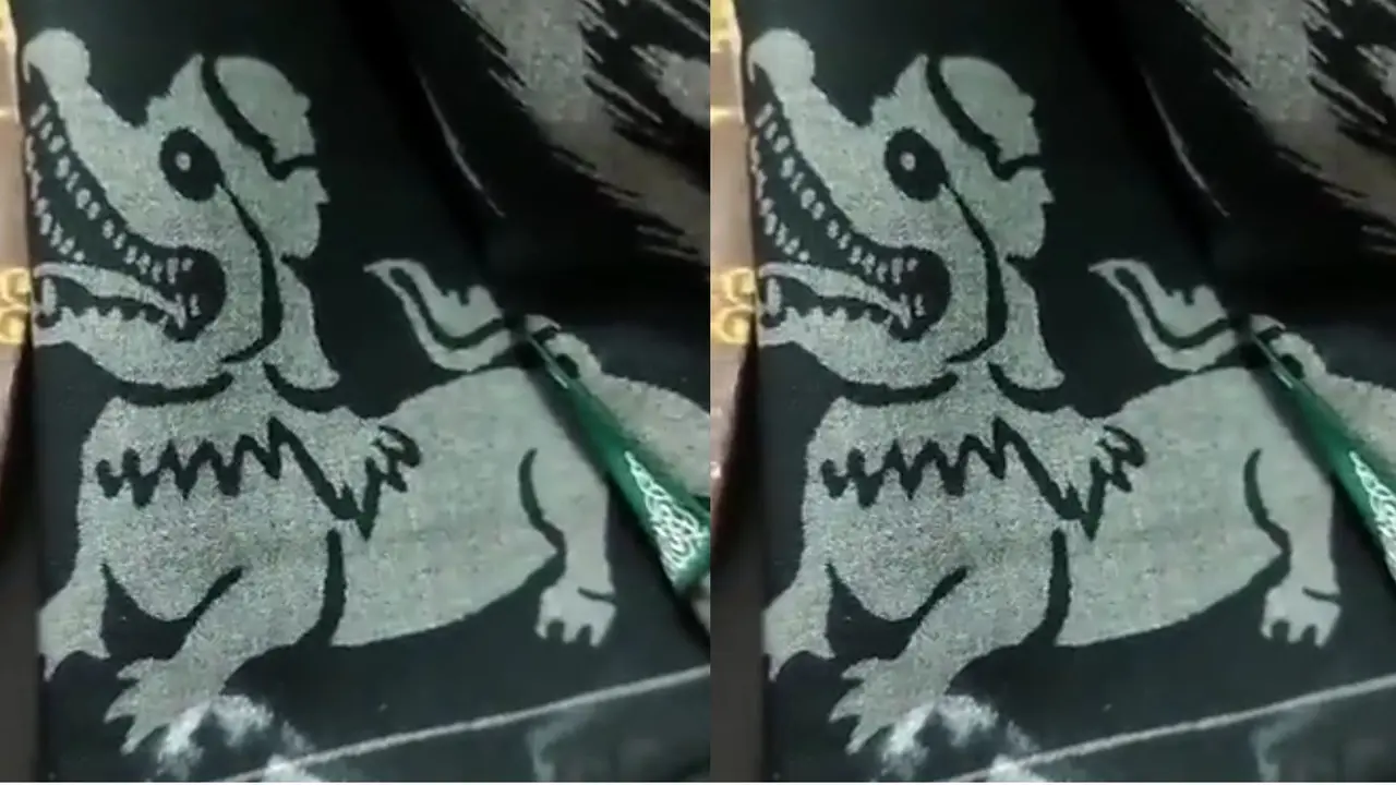 Hoaks Sarung Bergambar Anjing