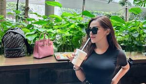 Selebgram Safa Marwah (https://www.instagram.com/p/CkVyQk8pn_u/)