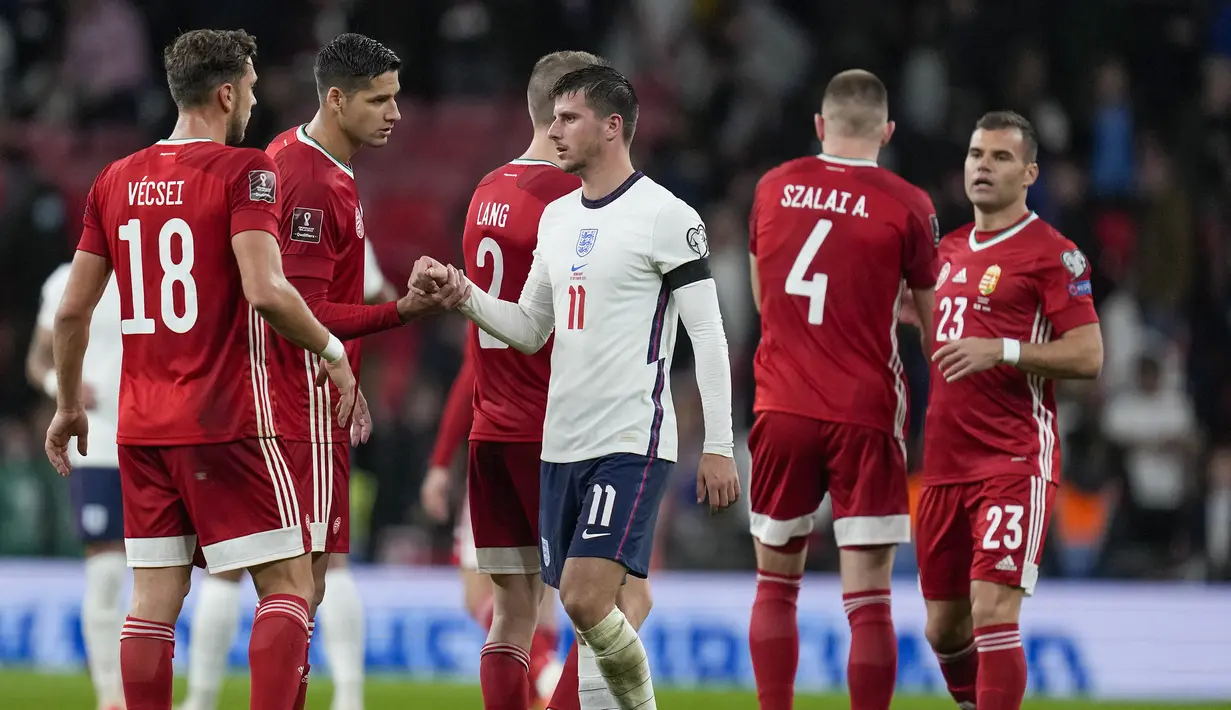 Inggris gagal meraup poin penuh usai ditahan imbang tamunya Hongaria 1-1 dalam laga Kualifikasi Piala Dunia 2022 Zona Eropa Grup I di Wembley Stadium, Selasa (12/10/2021). Three Lions sempat tertinggal pada menit ke-24 dan mampu menyamakan skor pada menit ke-37. (AP/Kirsty Wigglesworth)