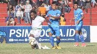 PSIM Yogyakarta bermain imbang 2-2 melawan Persiwa Wamena di Stadion Sultan Agung, Bantul, Sabtu (12/7/2018). (Bola.com/Ronald Seger)
