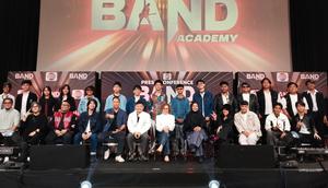 Anang Hermansyah hingga Tantri Kotak sambut hangat inisiatif Indosiar menggelar program baru Band Academy. Mereka menyorot niat yang luar biasa.
