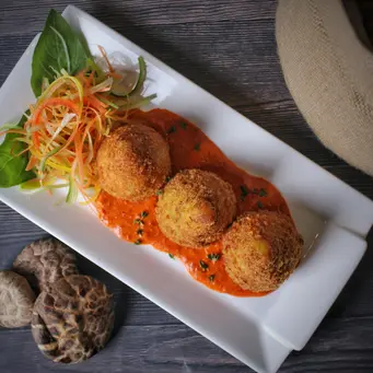 Arancini hidangan pembuka klasik asal Italia. [Dok/Pexels.com/Shameel mukkath].
