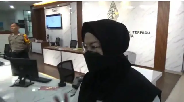 Bupati Sukoharjo Etik Suryani Diperiksa 8 Jam, 6 Koper Diamankan